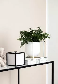 By Lassen Kubus Kukkaruukku 14 Cm, Valkoinen 11 By Lassen Kubus Kukkaruukku 14 Cm, Valkoinen -Julisteet Sales Store by lassen kubus kukkaruukku 14 cm 11