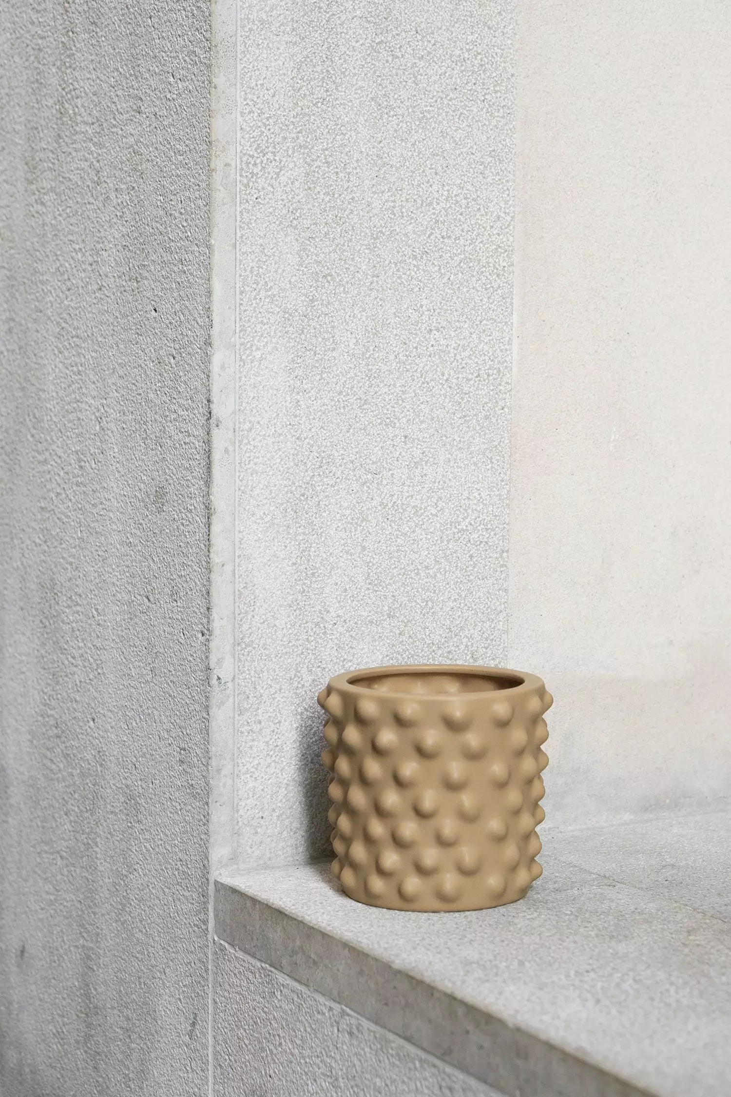 DBKD Cloudy Flower Pot Ø15 Cm, Ochre 3 DBKD Cloudy Flower Pot Ø15 Cm, Ochre - Image 3