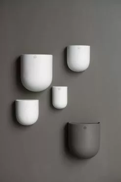 DBKD Cut Kukkaruukku, Valkoinen, M 7 DBKD Cut Kukkaruukku, Valkoinen, M -Julisteet Sales Store dbkd cut kukkaruukku valkoinen m 2