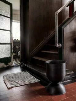 Ferm LIVING Hourglass Pot Large, Black/Dark Grey 8 Ferm LIVING Hourglass Pot Large, Black/Dark Grey -Julisteet Sales Store ferm living hourglass pot 12