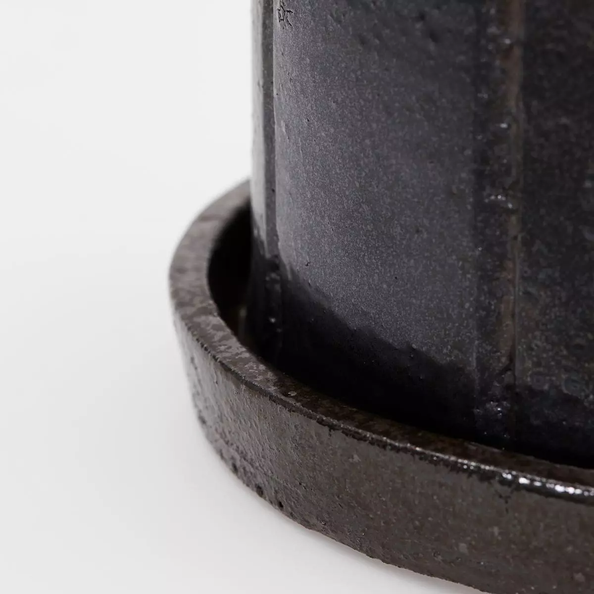 House Doctor Julian Ruukku Pikkulautasella 22 Cm, Ruskea 2 House Doctor Julian Ruukku Pikkulautasella 22 Cm, Ruskea - Image 2