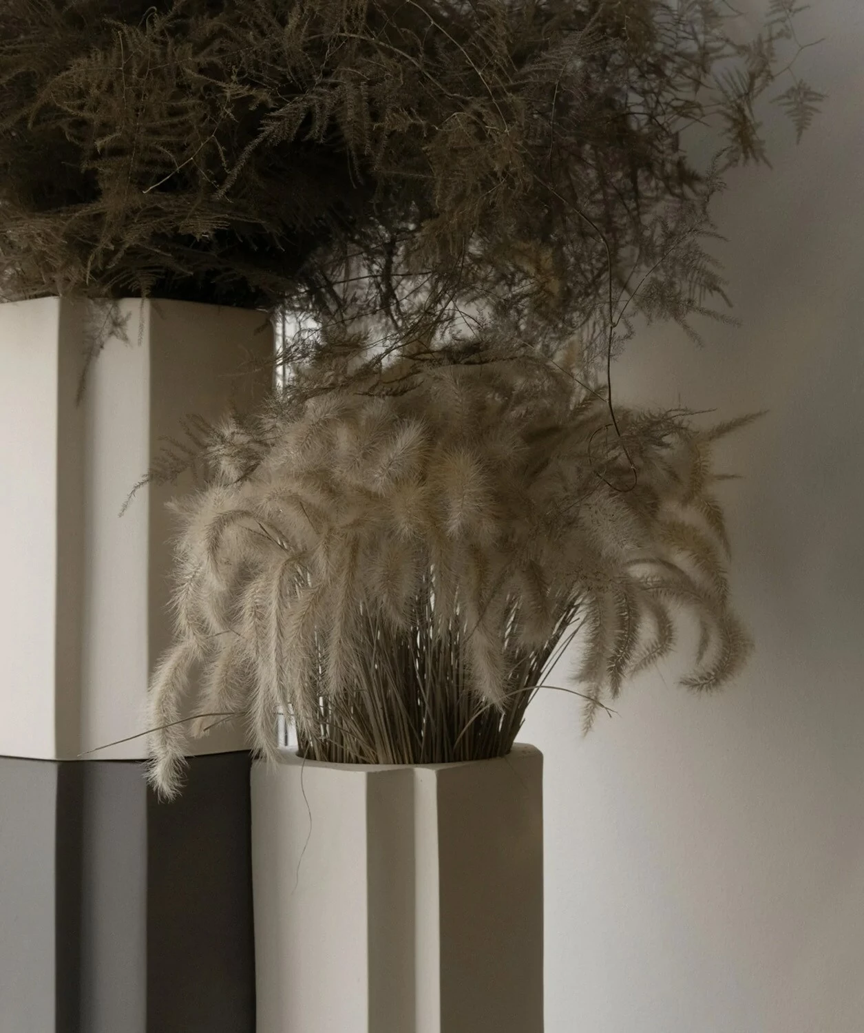 Louise Roe Funki Pot Small, Plaster White Ruukku Soil Brown 2 Louise Roe Funki Pot Small, Plaster White Ruukku Soil Brown - Image 2