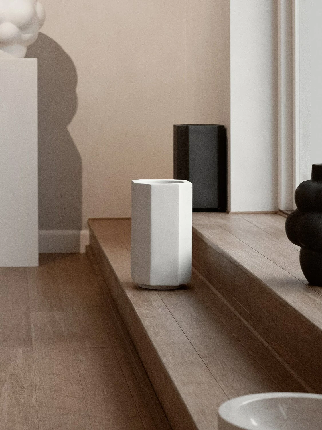 Louise Roe Funki Pot Small, Plaster White Ruukku Soil Brown 4 Louise Roe Funki Pot Small, Plaster White Ruukku Soil Brown - Image 4